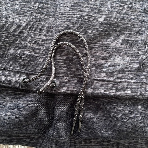 Woman’s small NIKE sweater - Picture 4 of 4